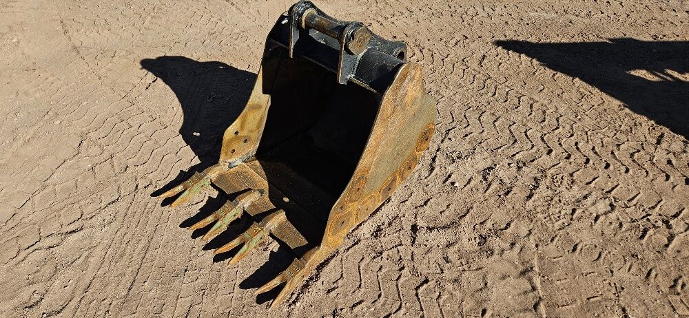 24" Excavator Bucket