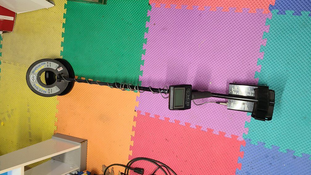 White's XLT metal detector works great