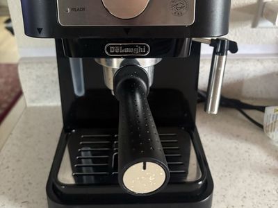 De'Longhi Espresso and Cappuccino Maker - Black