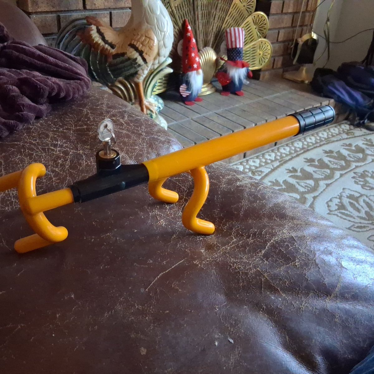 Car steering wheel lock and keys