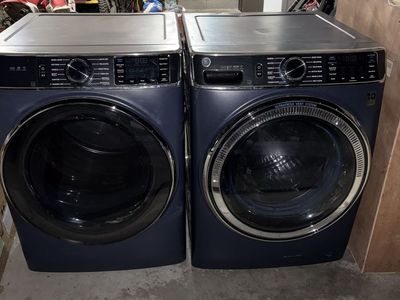 GE Sapphire Blue Washer & Dryer Set + Pedestals