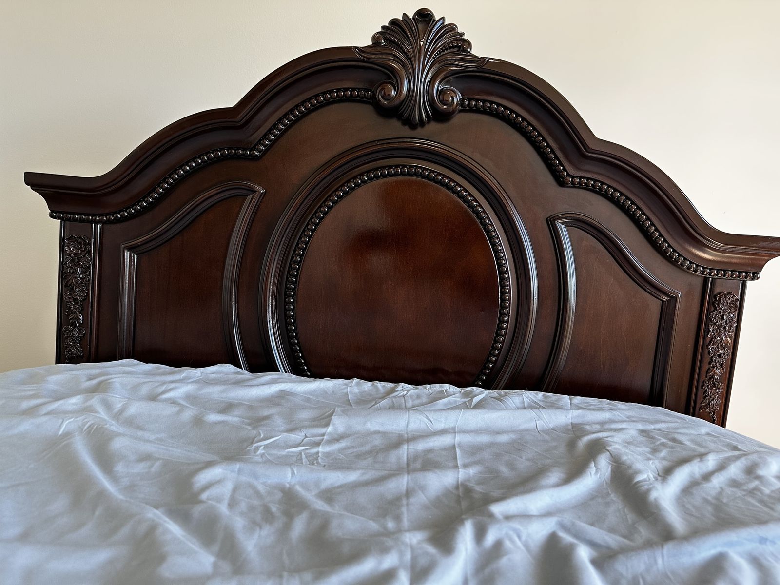 Twin Bedroom Set – Solid Wood Bed Frame & 7-Drawer Dresser