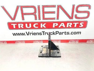 Used Paccar Engine Mount Bracket for Peterbilt, Part # 01-47218