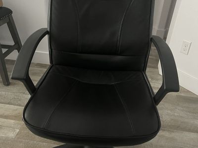 Black Faux Leather Rolling Office Chair with Adjustable Height and Armrests