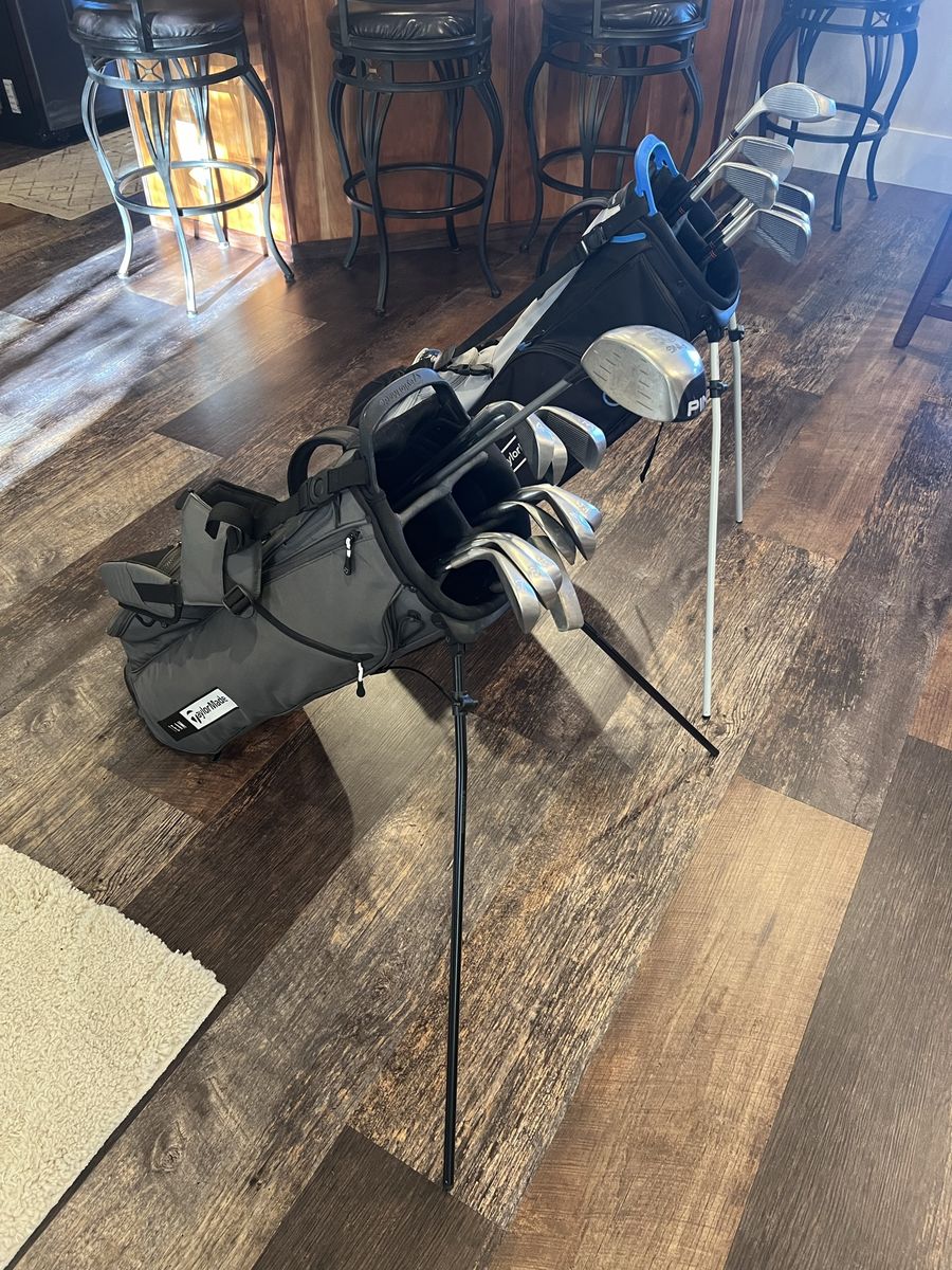 2 full sets of golf clubs Ping/Hogan