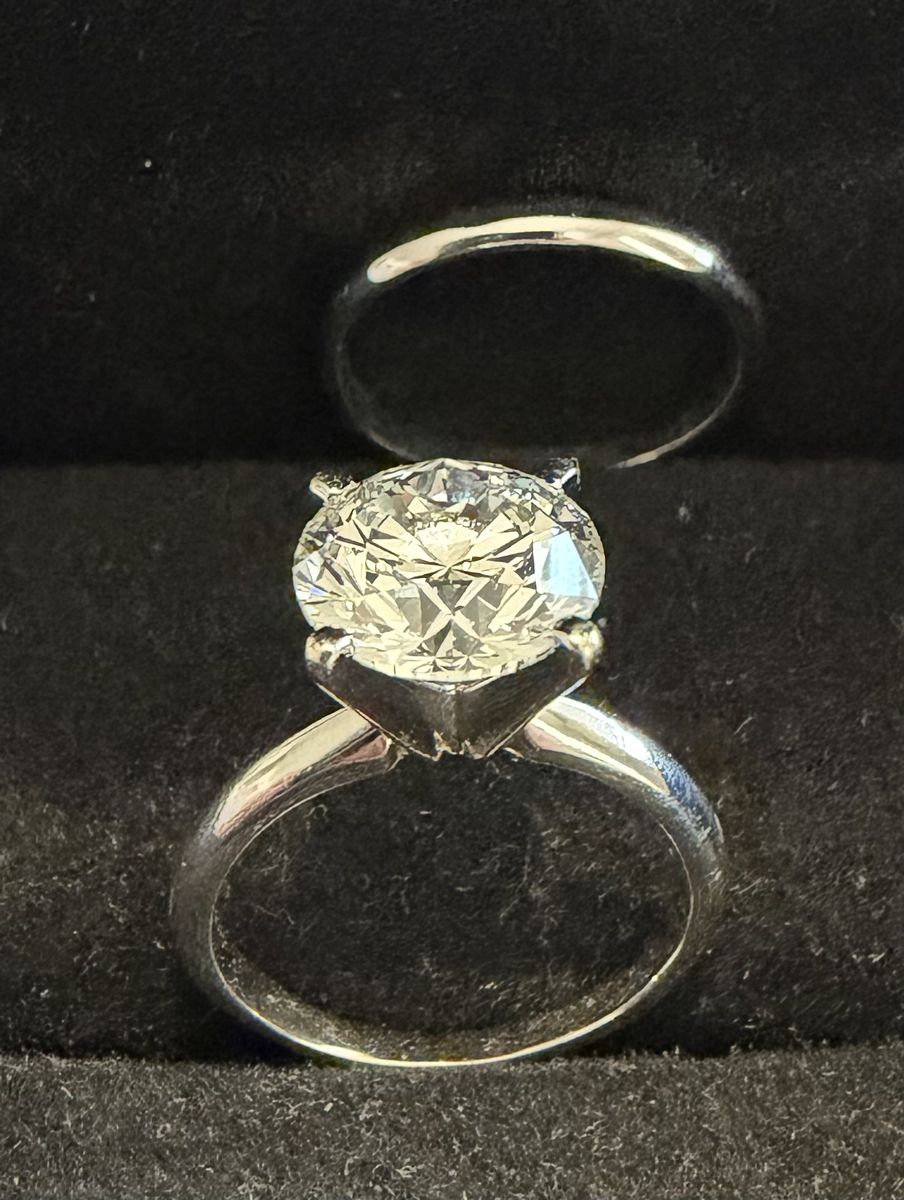 Diamond engagement ring