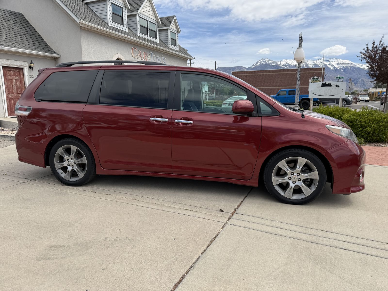 2014 TOYOTA SIENNA SE 8-Passenger