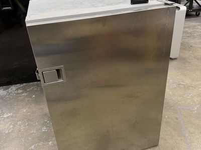 Isotherm CR 130 fridge with PIKAVO stainless Lobster controller