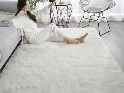 BRAND NEW White rug (5x7 or 8x10)