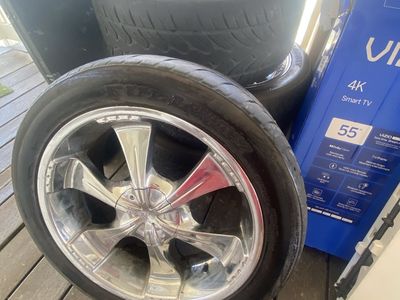 22’inch Chrome rims, 6 slugs.