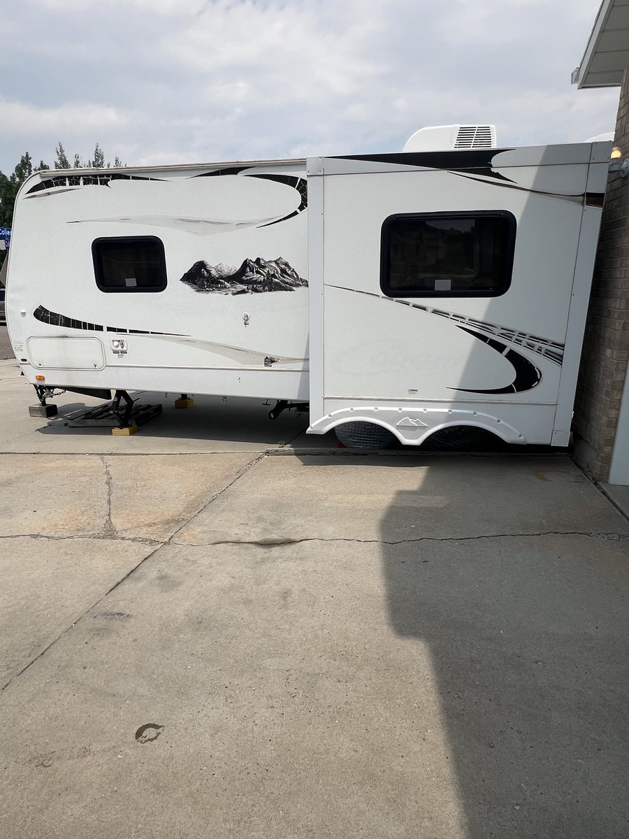2010 Keystone Cougar Camp Trailer