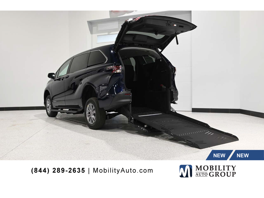 2026 Toyota Sienna LE 8-Passenger
