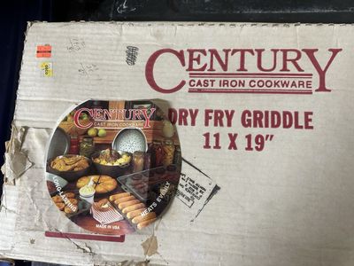 Century 11x19 cast iron dry fry griddle