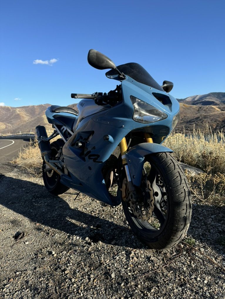 04 Kawasaki Ninja 636 (zx6r)