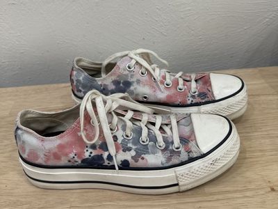 Converse Chuck Taylor All-Star platform size 7