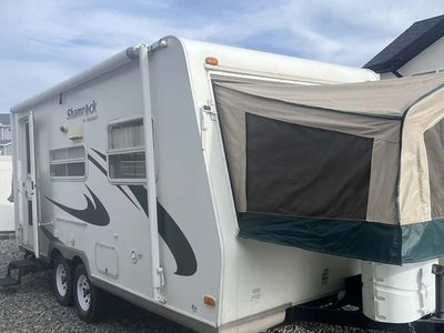 Pumper pull camping trailer