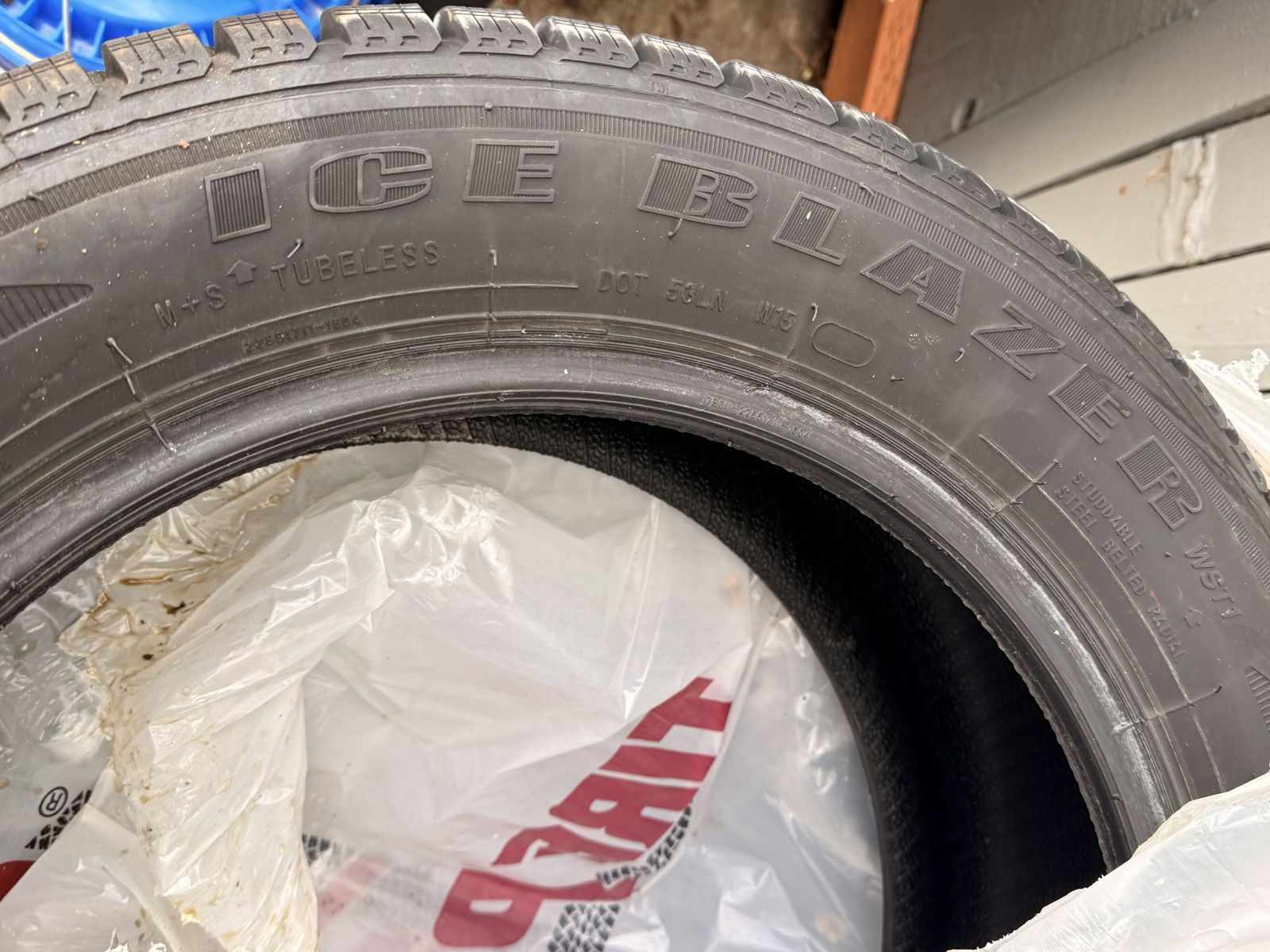 Snow Tires (Studded): Sailun 225/55R17 Ice Blazer WST1