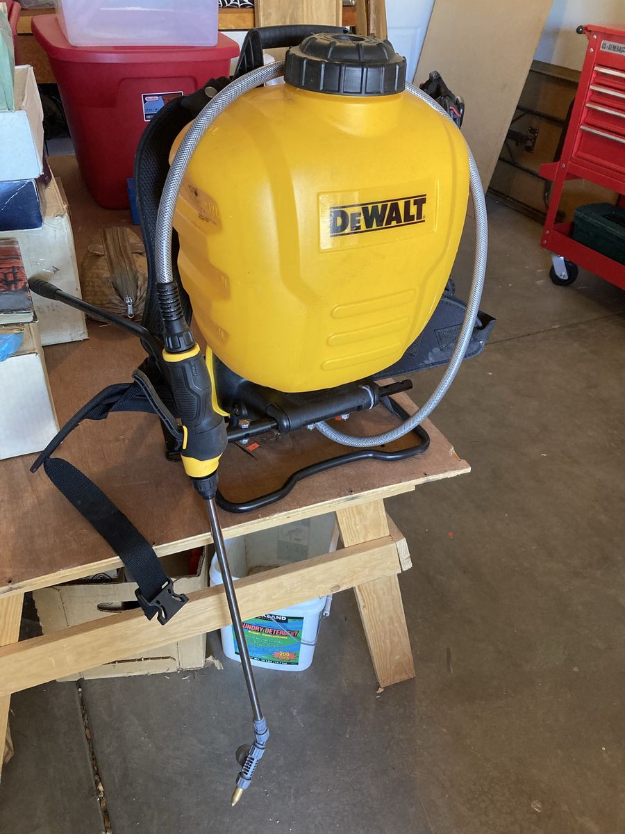 DEWALT DXSP190652 4 Gallon Internal Piston Pump Backpack Sprayer - Used