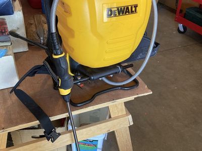 DEWALT DXSP190652 4 Gallon Internal Piston Pump Backpack Sprayer - Used