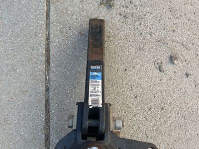 Reese Weight Distribution Hitch System with Spring Bars and Ball
