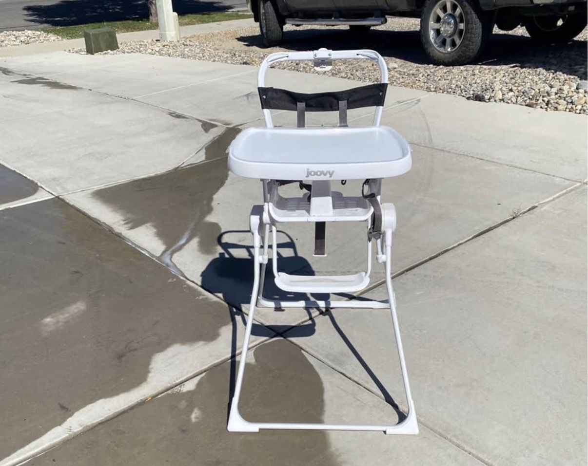 Joovy NooK Compact Fold Swing Open Tray High Chair