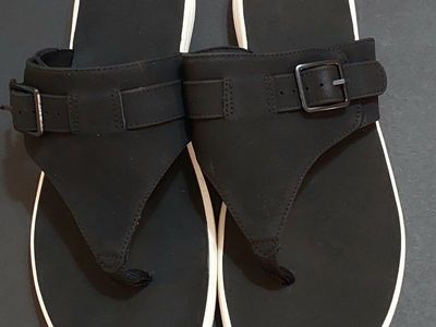 ladies sandals, size 10