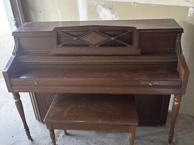Wurlitzer Spinet Piano & Bench - Vintage Wood Finish, Excellent Project Piece
