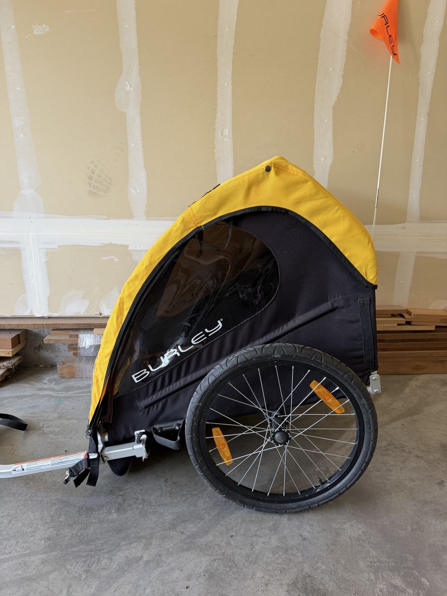 Burley Bee 2 Seat Kids Bike Trailer - Yellow/Black, Excellent Condition with Flag