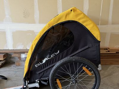 Burley Bee 2 Seat Kids Bike Trailer - Yellow/Black, Excellent Condition with Flag
