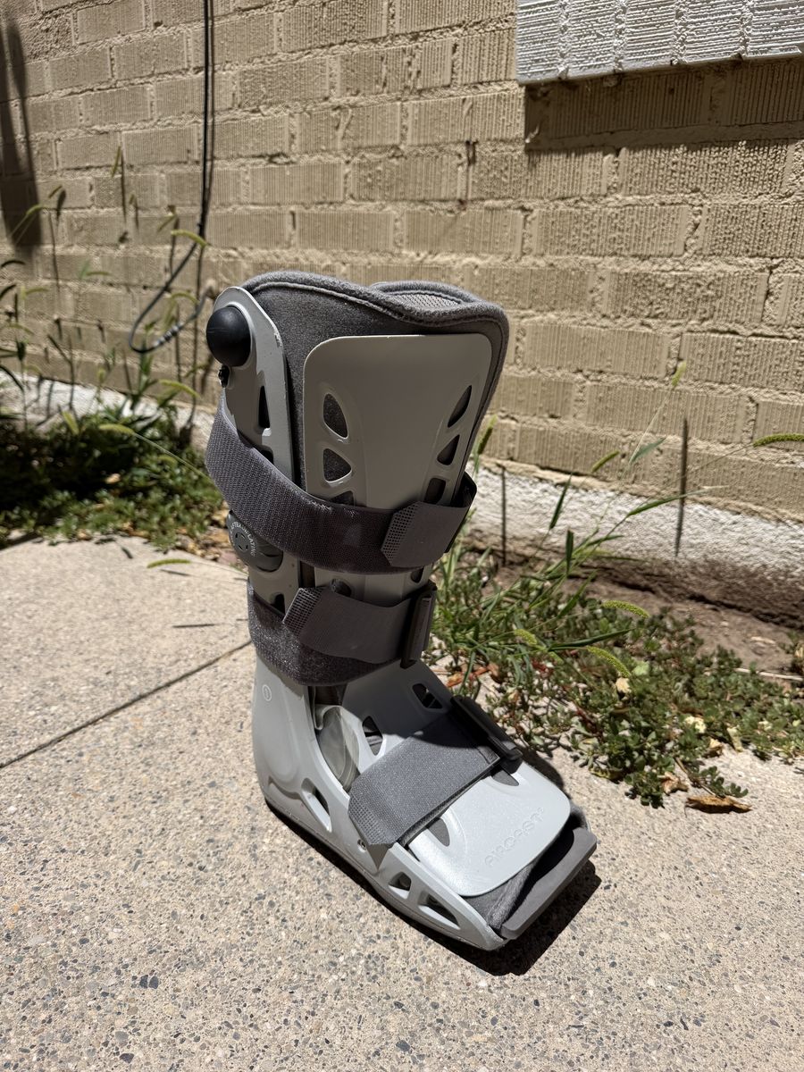 Aircast AirSelect Walker Brace/Walking Boot - Size Medium