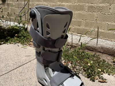 Aircast AirSelect Walker Brace/Walking Boot - Size Medium