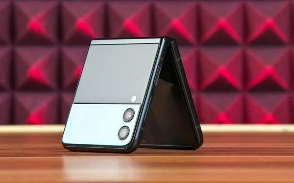 Samsung galaxy Z Flip 4 128 GB Unlocked