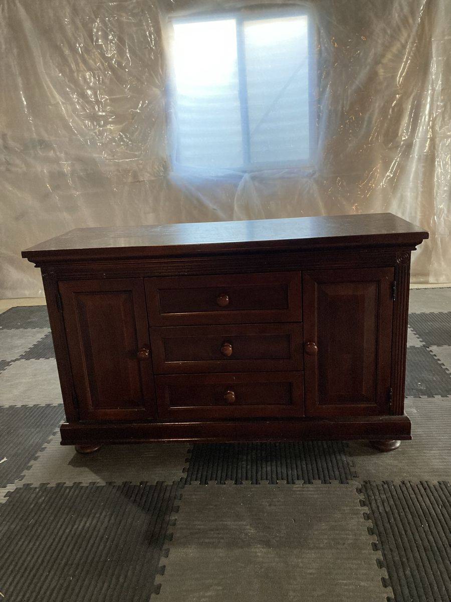 High Quality Dresser, Baby Changing Table, TV Stand, Bedroom Furniture, Mahogany Color