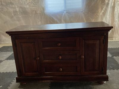 High Quality Dresser, Baby Changing Table, TV Stand, Bedroom Furniture, Mahogany Color