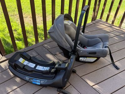 Nuna Pipa Aire RX infant Car Seat + Base