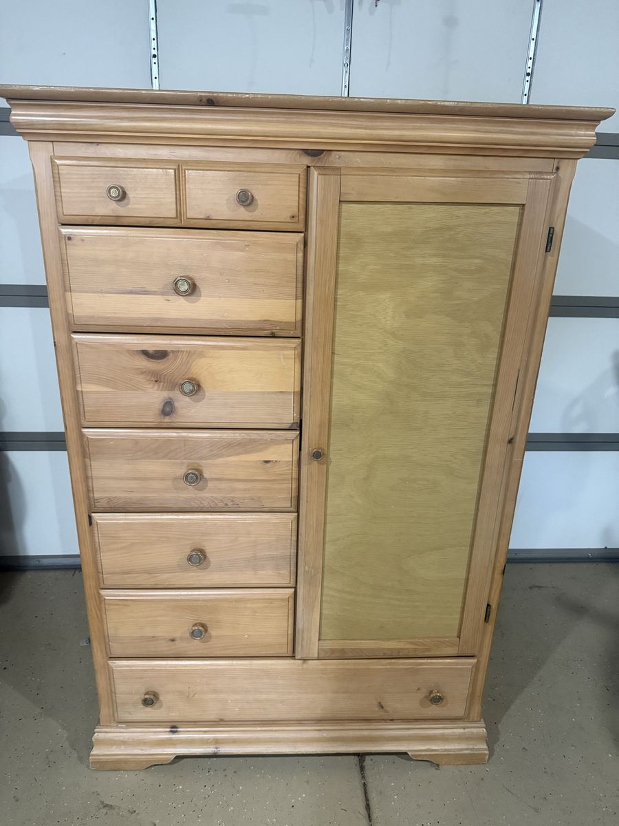 Wardrobe (Chifferobe)