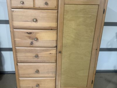 Wardrobe (Chifferobe)