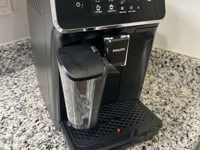 New Philips 2200 LatteGo Espresso Machine, Bean to Cup, EP2230