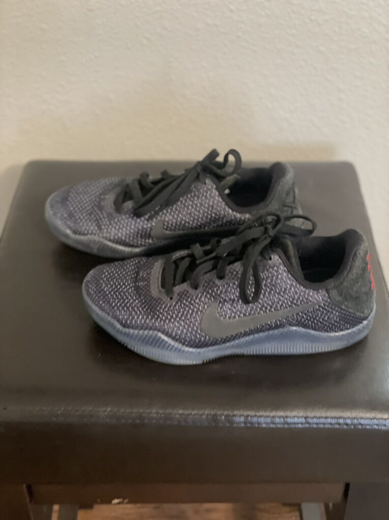 Kobe Kaws basketball shoes