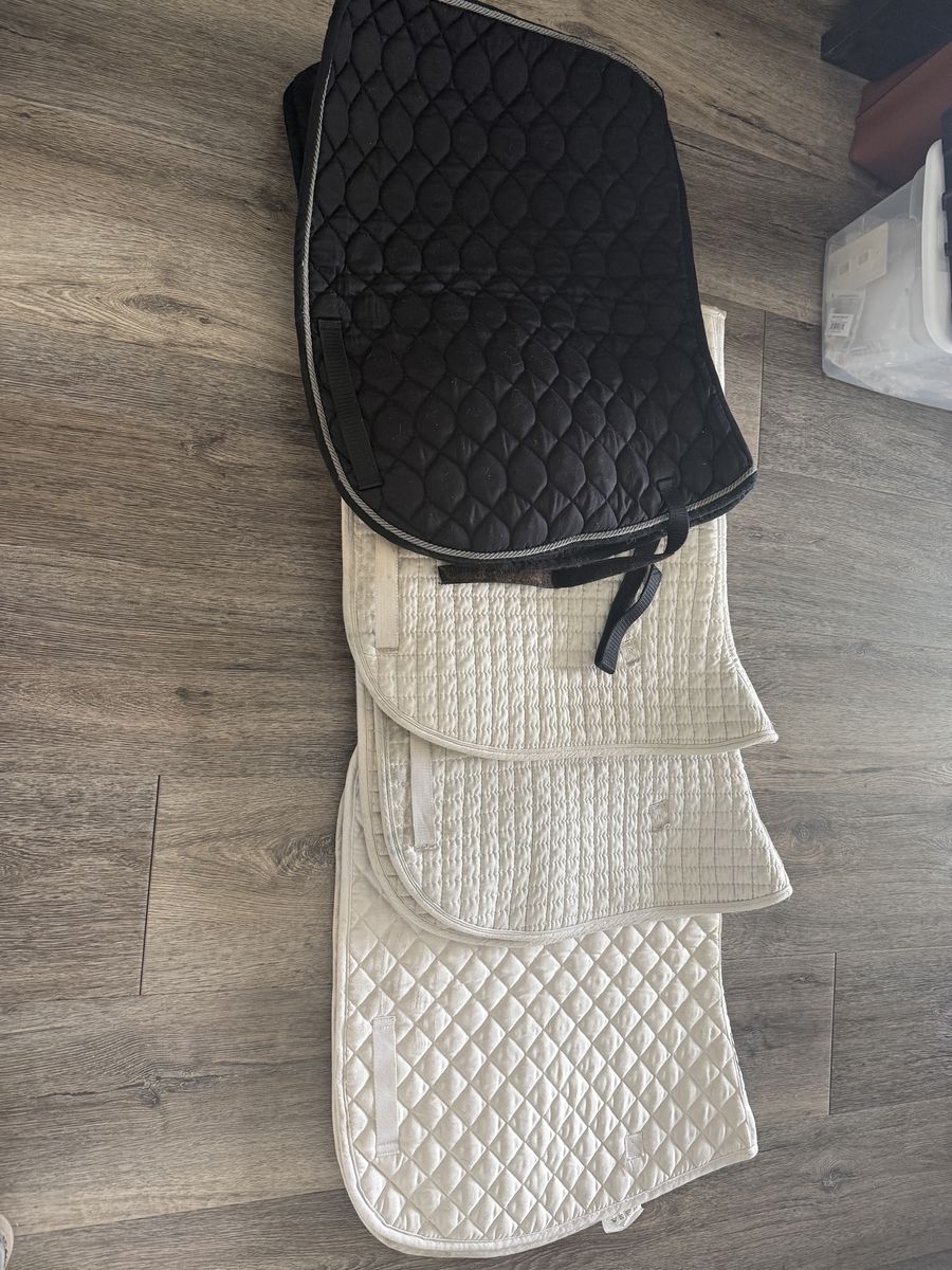 Dressage saddle pads