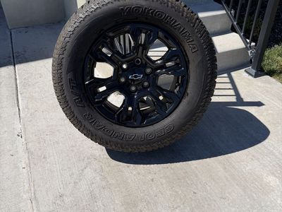 Chevy Silverado 1500 ZR2 Rims and Tires 275/65R18
