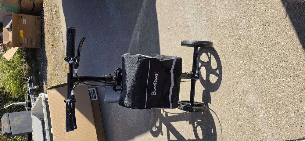 BRAND NEW KNEE SCOOTER BLACK BLESS REACH