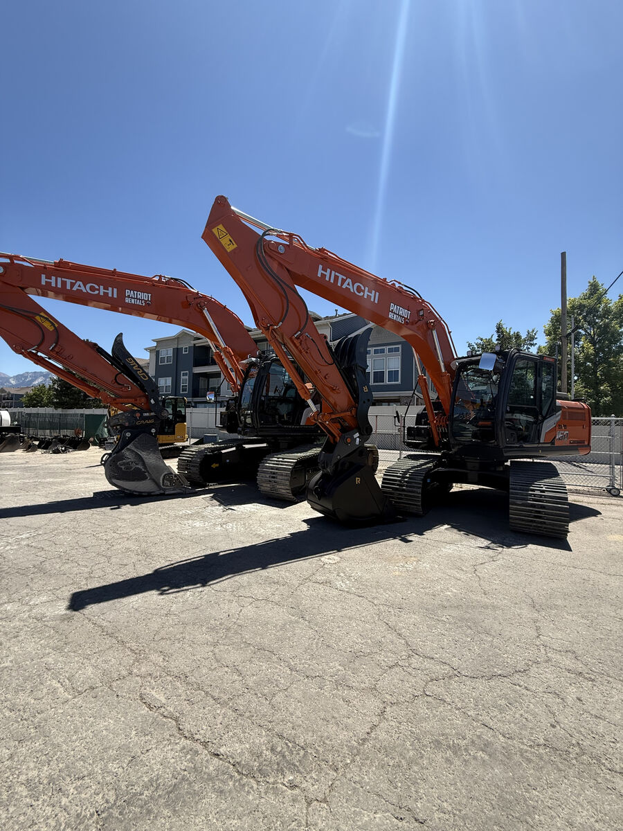 Large Excavator Available for Rent! 16 Ton Excavator with Thumb