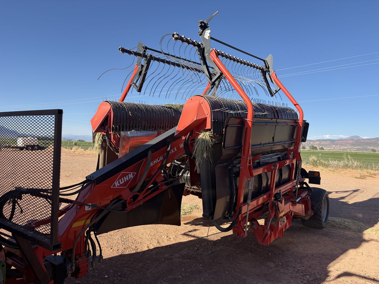 2017 Kuhn Merge Maxx 902 Windrow Merger