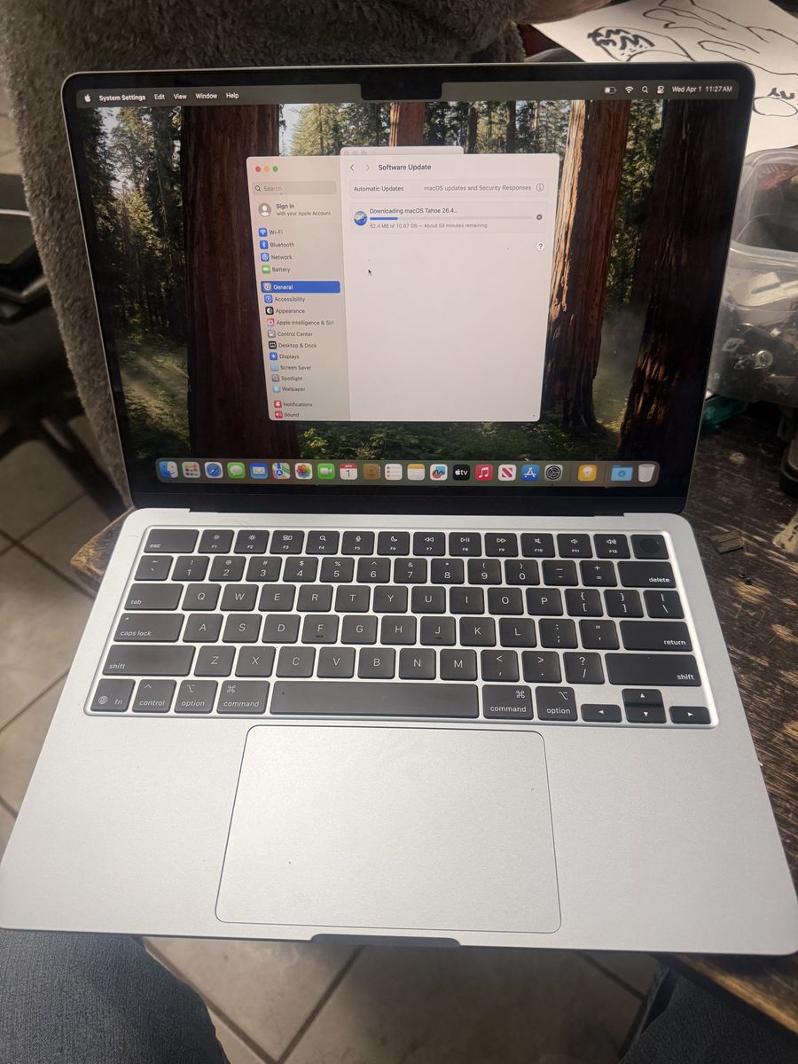 FLAWLESS 2025 13in M4 macbook air 16gb 256gb tahoe, ms office w/warranty