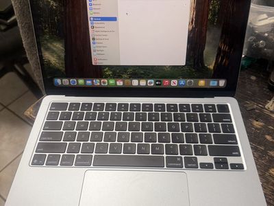 FLAWLESS 2025 13in M4 macbook air 16gb 256gb tahoe, ms office w/warranty