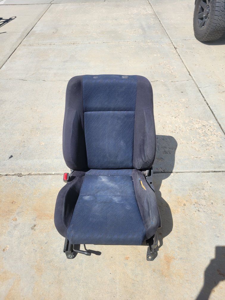 subaru wrx driver seat