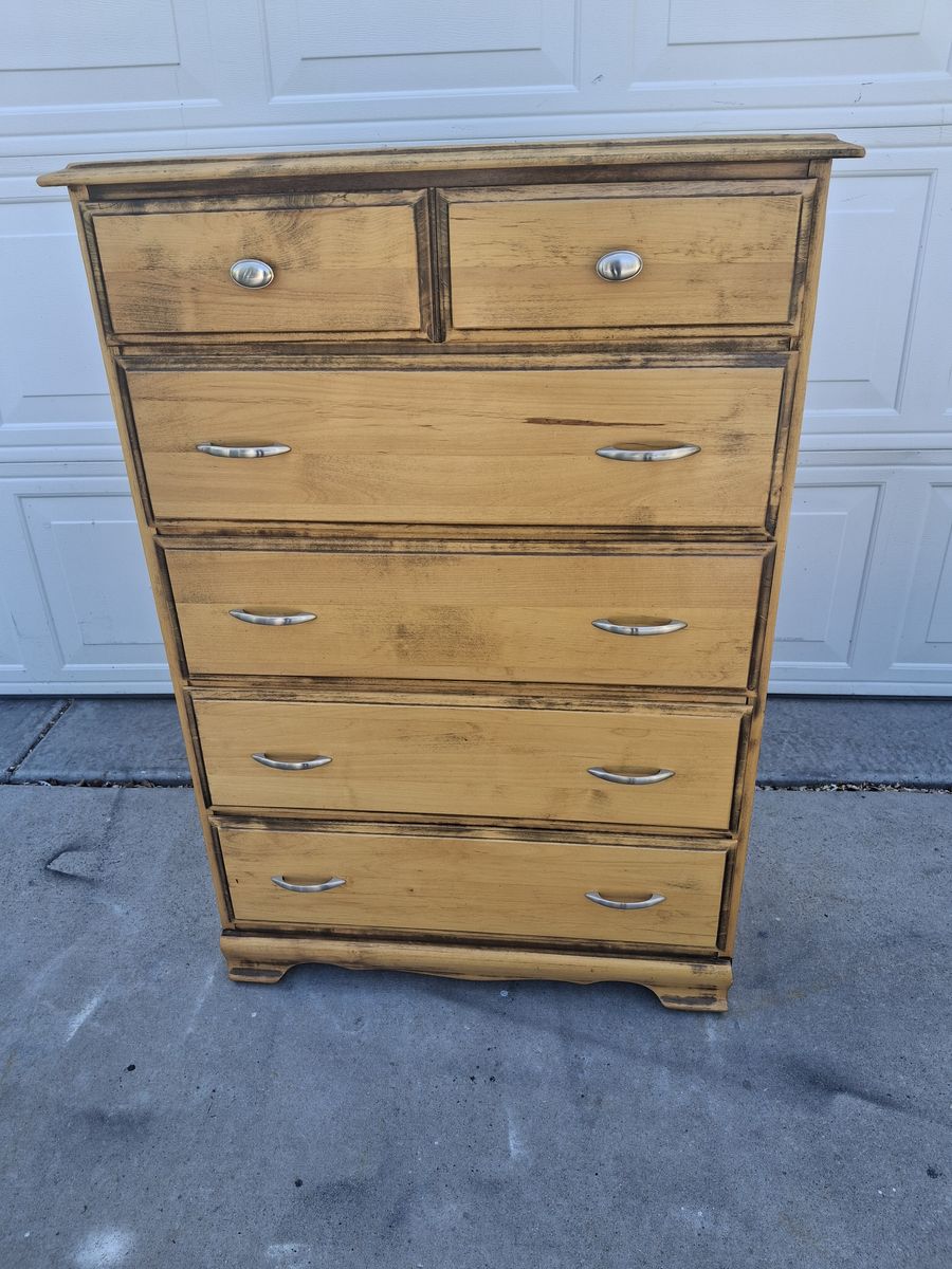 real wood 5 drawers dresser/bebe