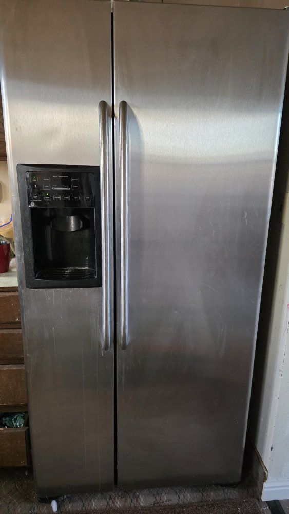 GE GSS23WSTA SS Side-by-Side Stainless Steel Refrigerator