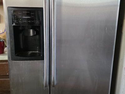 GE GSS23WSTA SS Side-by-Side Stainless Steel Refrigerator
